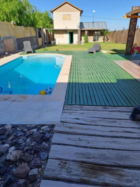 Casa con pileta y vista a la montaña